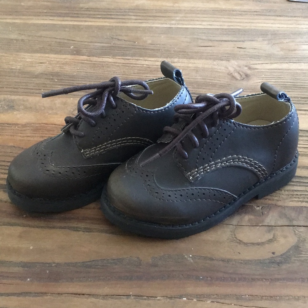 ⭐️5/$25 Gap toddler boy dress shoe size 7